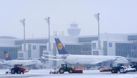 Winter service on the eastern apron