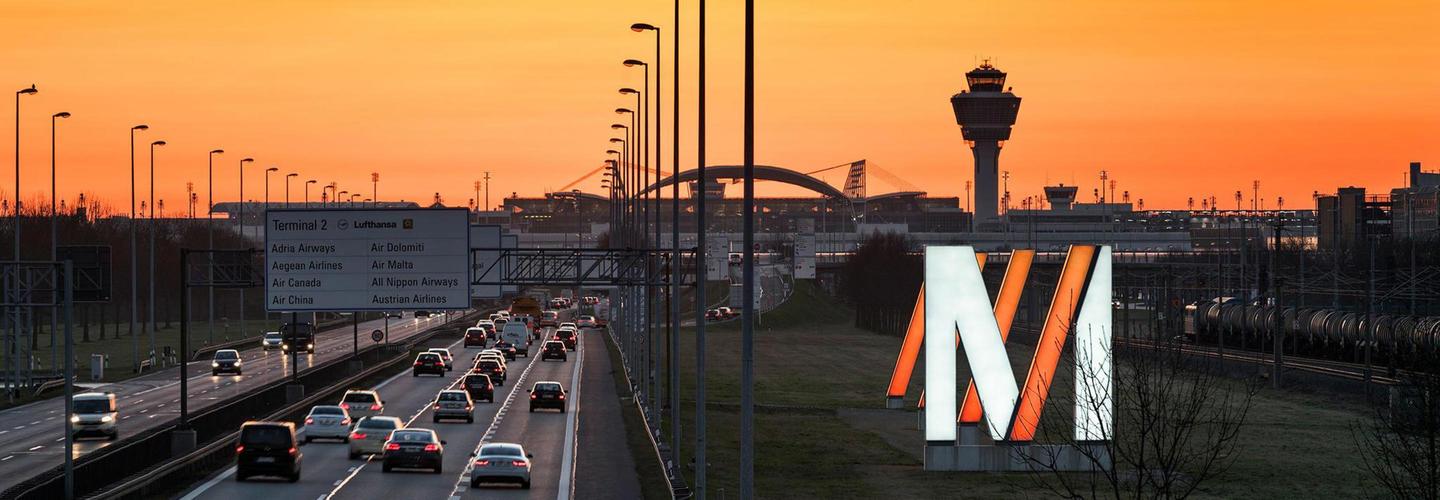 Morgenstimmung am Flughafen München - Zufahrt zum Airport Morgenstimmung am Flughafen München - Zufahrt zum Airport