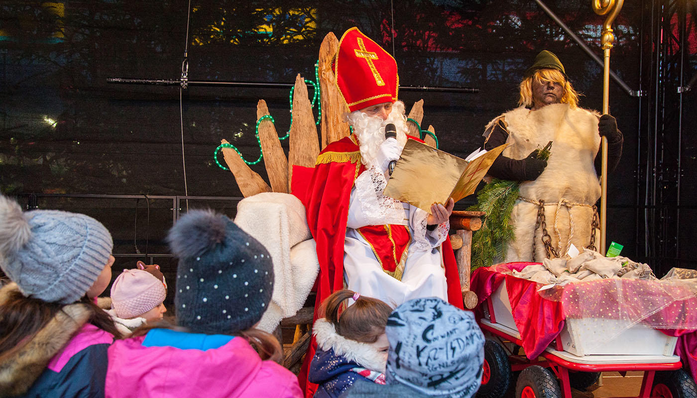 Der Nikolaus am Weihnachts- und Wintermarkt Weihnachts- und Wintermarkt 2017