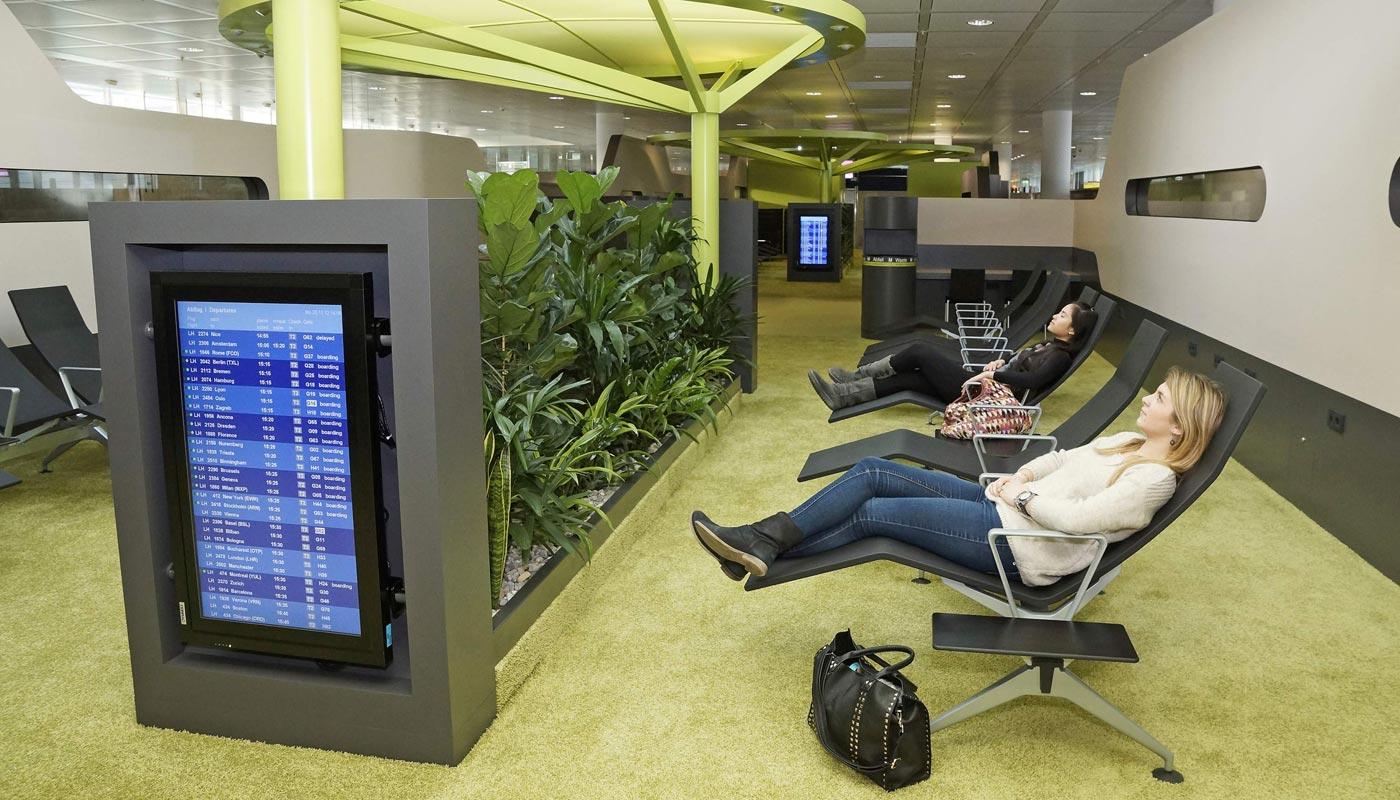 Kraft tanken zwischen den Flügen Kraft tanken zwischen den Flügen