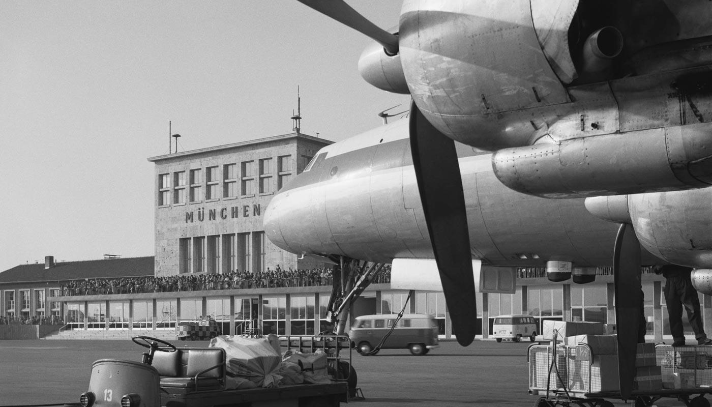 Historische Aufnahme des Flughafen München-Riem Historische Aufnahme des Flughafen München-Riem
