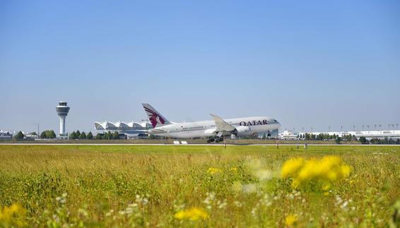 Start einer Boeing 787-8 der Qatar Airways
