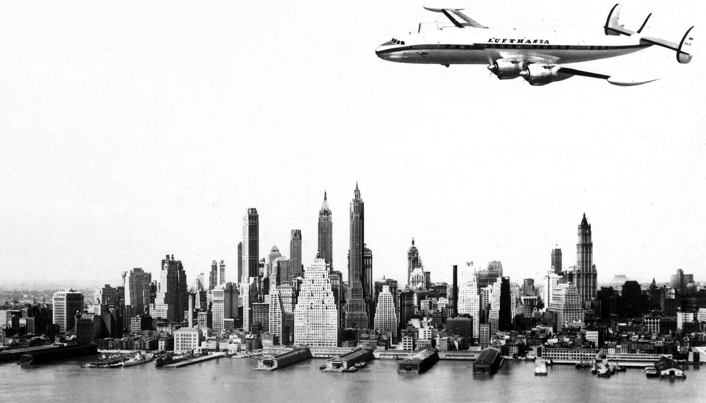 „Super Connie“ der LH erstmals vor der Skyline von New York „Super Connie“ der LH erstmals vor der Skyline von New York