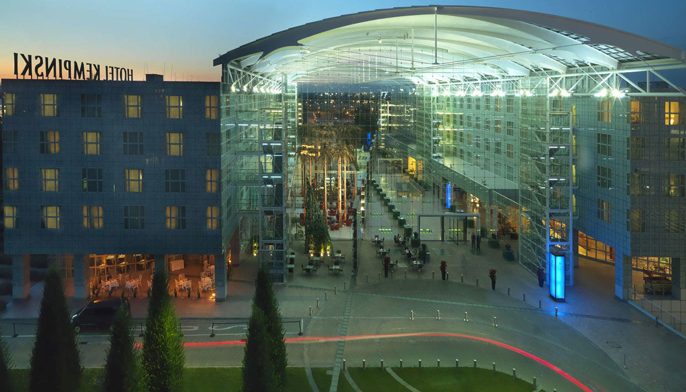 Außenansicht Kempinski Airport Hotel Außenansicht Kempinski Airport Hotel