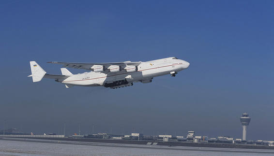 Antonov 225 startet