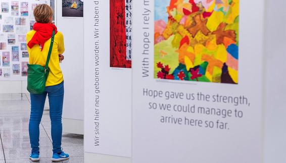 Kunstwerke aus fünf Kontinenten Münchner Airport zeigt neue Ausstellung "Hope is Maybe"
