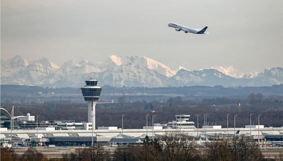 Flughafen München mit Alpenblick