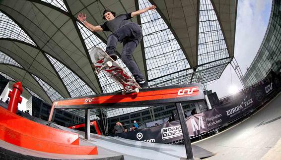 Skateboardaction am Flughafen München