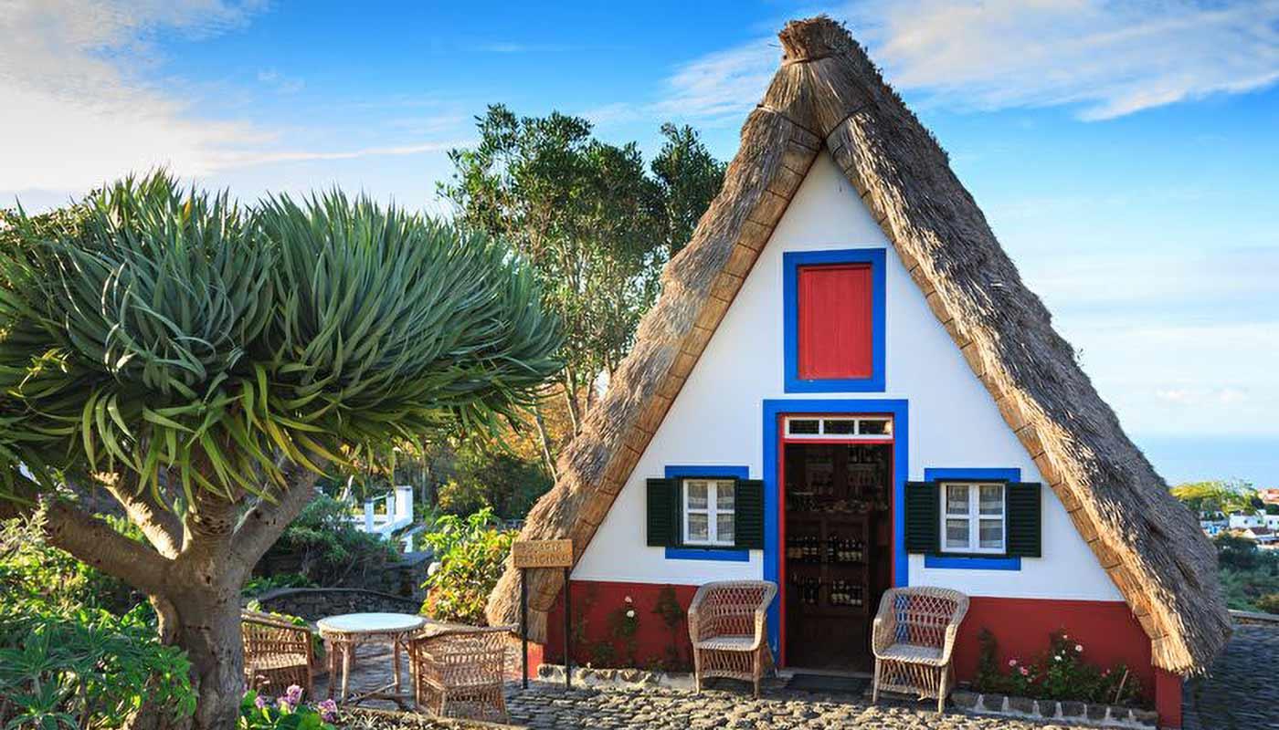 Traditionelles Haus in Santana auf der Insel Madeira Traditionelles Haus in Santana auf der Insel Madeira