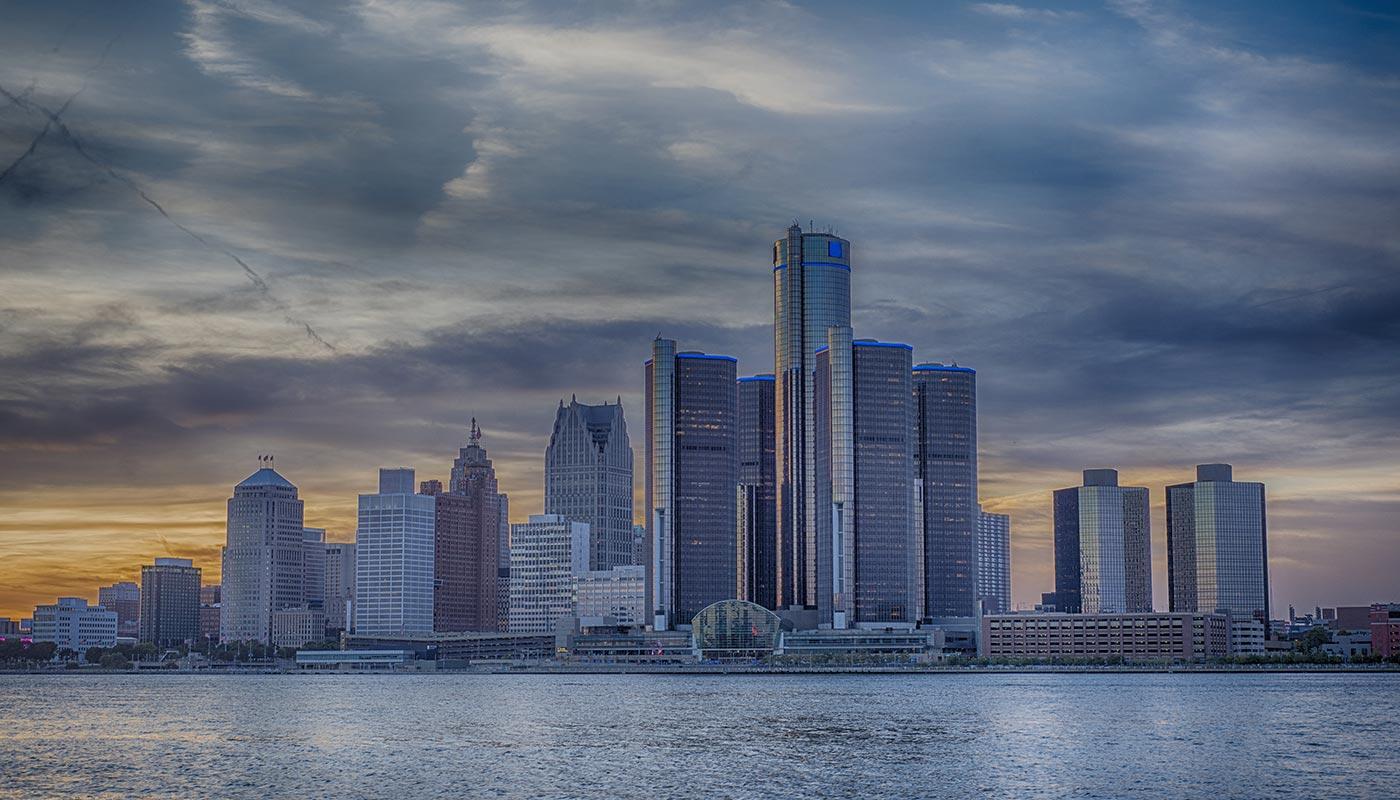 Detroit bei Dämmerung Blick auf die Skyline von Detroit bei Dämmerung