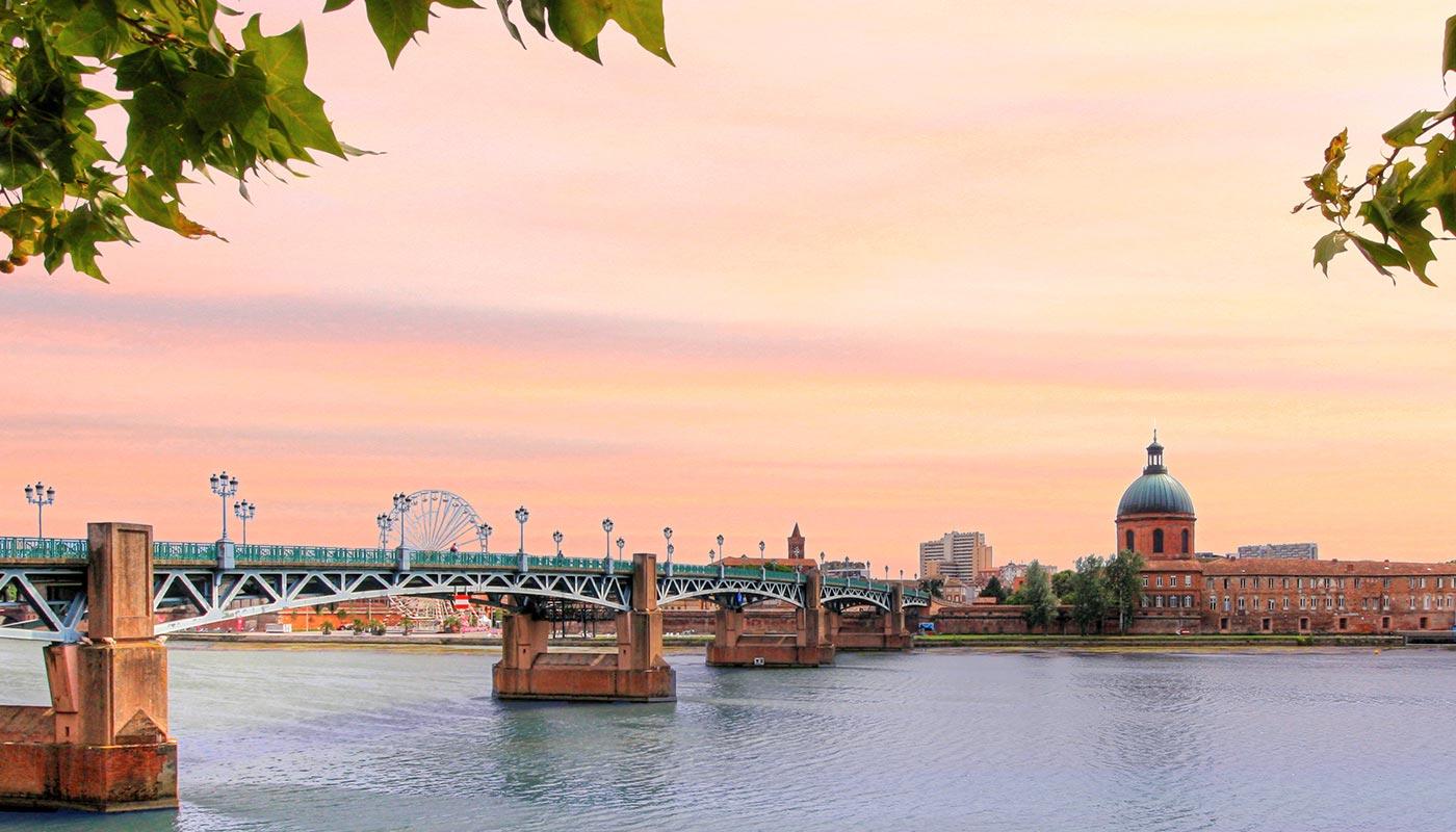 Brücke in Toulouse bei Dämmerung Brücke in Toulouse bei Dämmerung