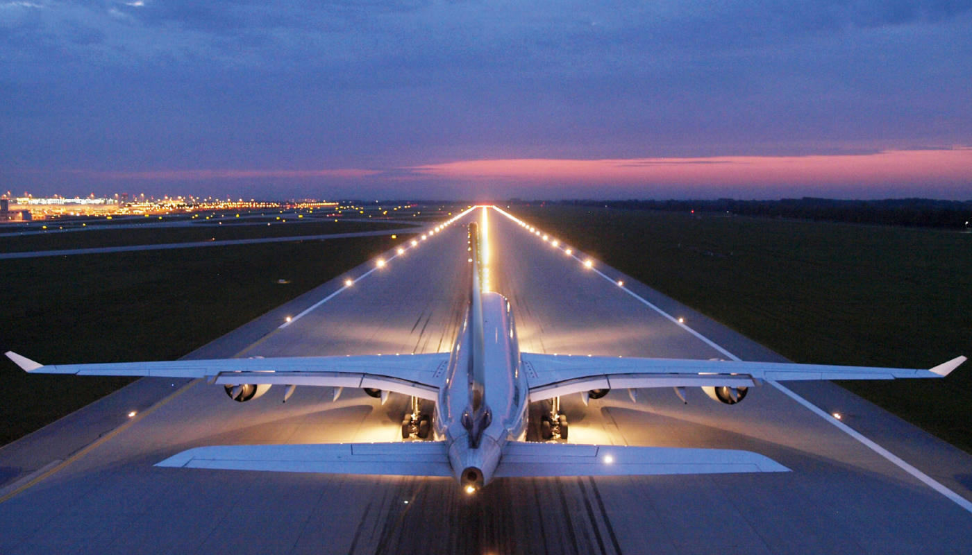 Aircraft take-off Aircraft on the runway, ready for take-off
