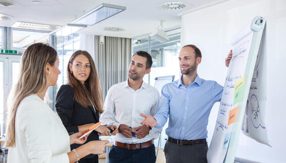 Meeting situation with flipchart