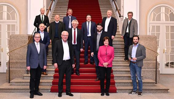Die Mitglieder des Arbeitsausschusses im Nachbarschaftsbeirat Flughafen München trafen sich mit den Vorsitzenden der beiden Regierungsfraktionen sowie von Grünen und FDP