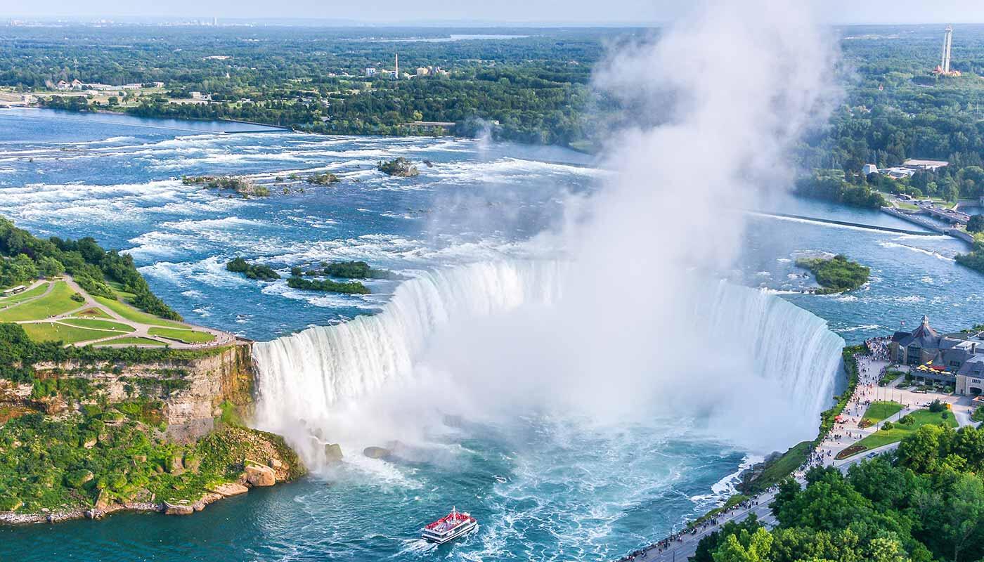 Ausblick von oben auf Niagarafälle Ausblick von oben auf Niagarafälle