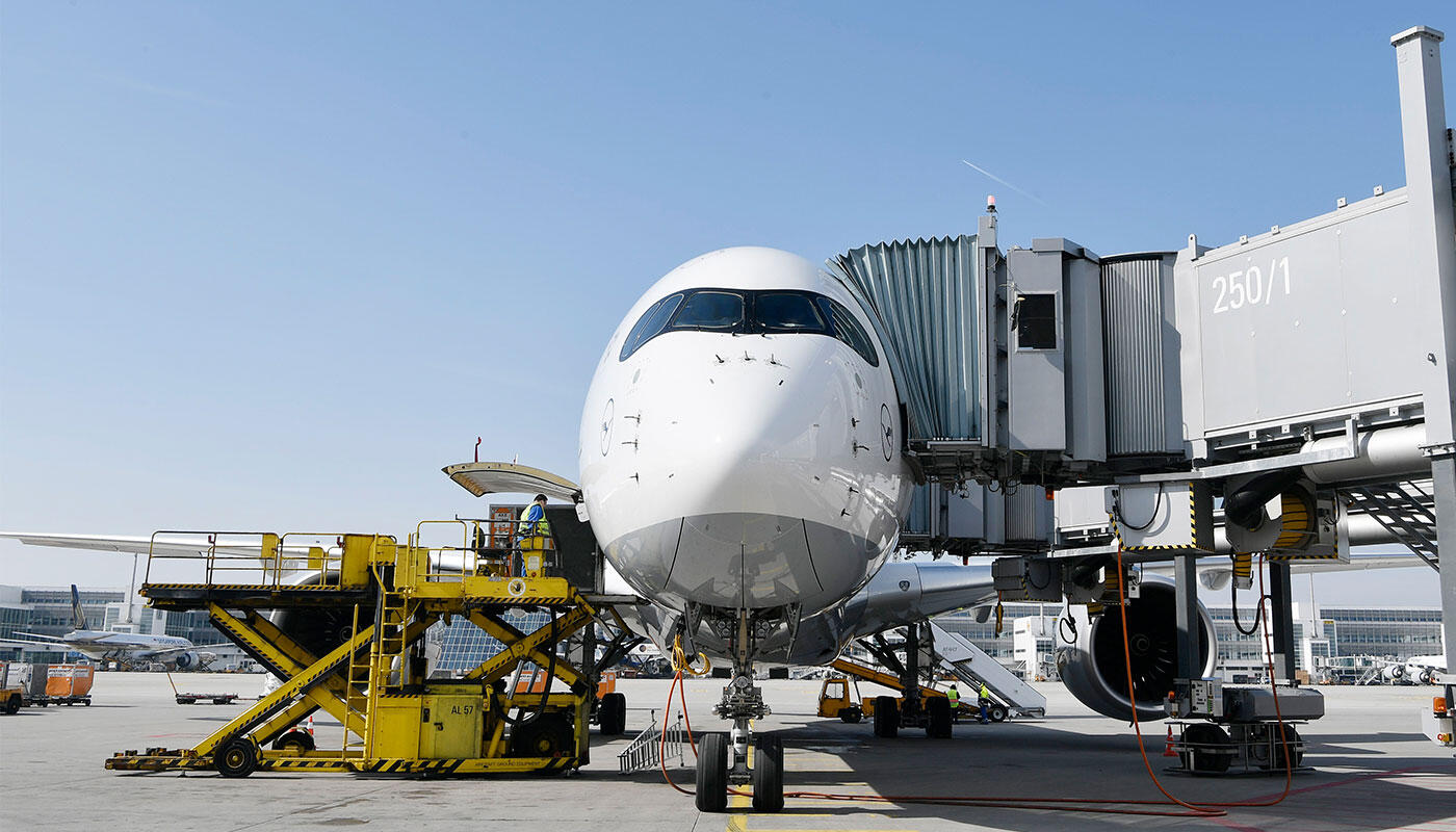 Abfertigung eines Flugzeugs am Finger Das Unternehmen AeroGround