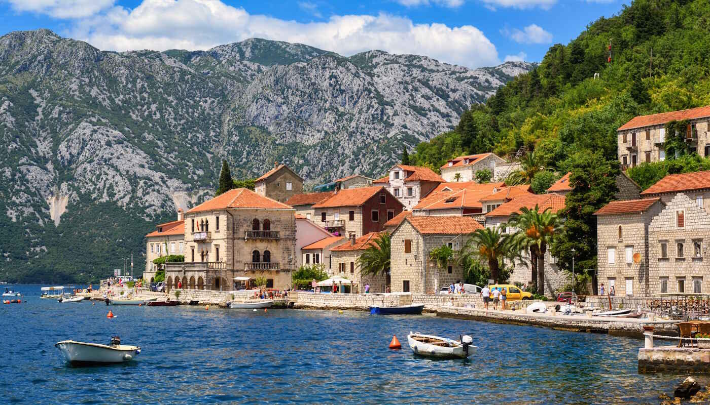 Hafen in Perast, Montenegro Hafen in Perast, Montenegro