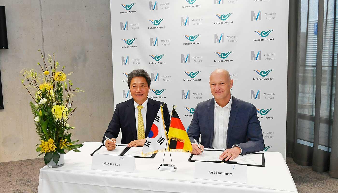 Unterzeichnung Memorandum of Understanding (MoU) Unterzeichnung Memorandum of Understanding (MoU) durch CEO der Incheon International Airport Corporation, Hag Jae Lee (links) und Münchens Flughafenchef Jost Lammers