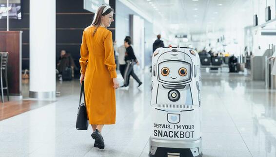 Snackbot „JEEVES“ am Flughafen München im Terminal 2