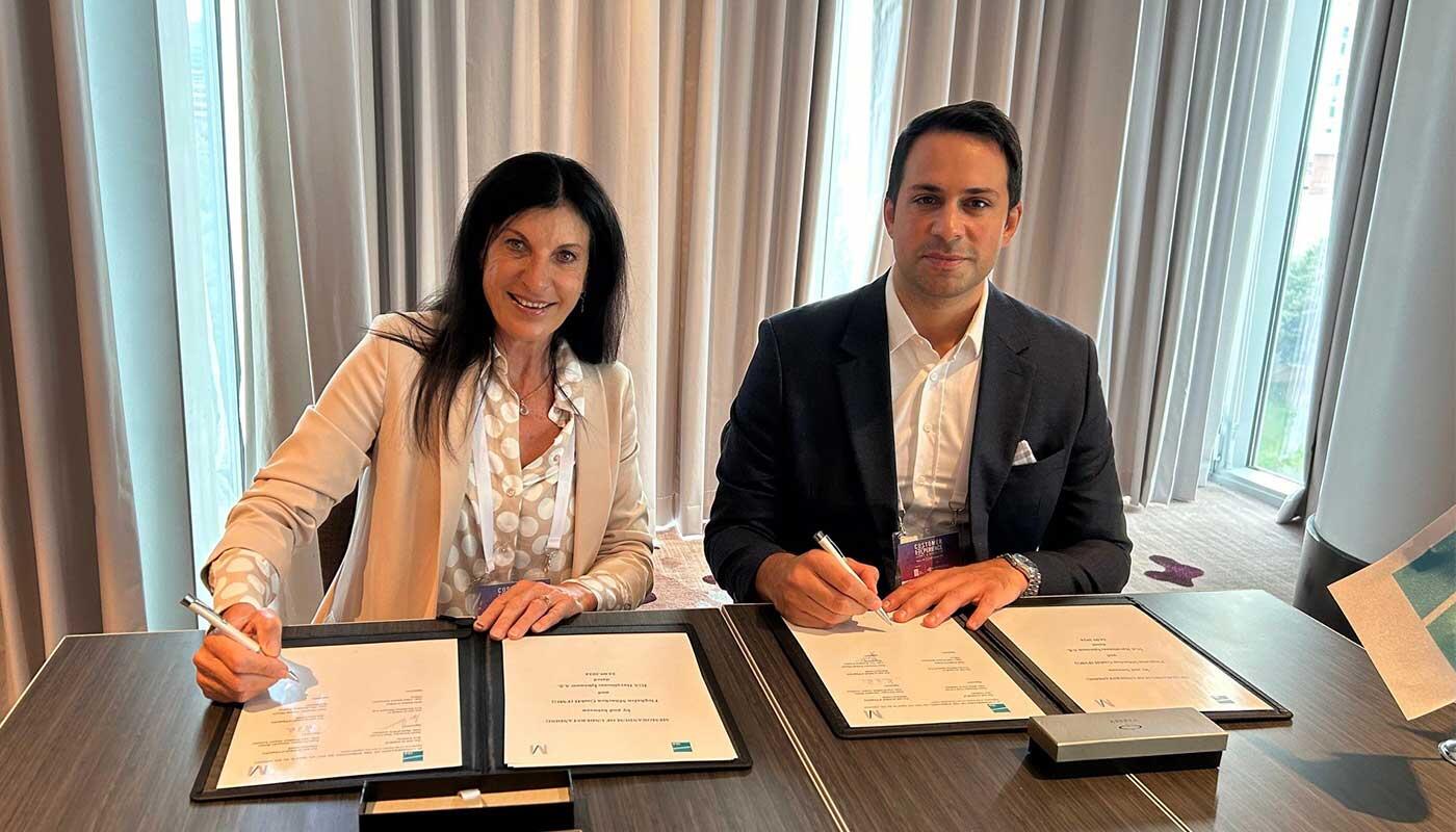 Signing the training cooperation agreement between Munich Airport Academy and İGA Academy Fabiola Pfauser (VP Product Management, Munich Airport Academy) and Dr. Tunc Cavcav (Head of Academy, İGA Istanbul Airport) signing the training cooperation agreement between Munich Airport Academy and İGA Academy on 24 September in Atlanta, USA