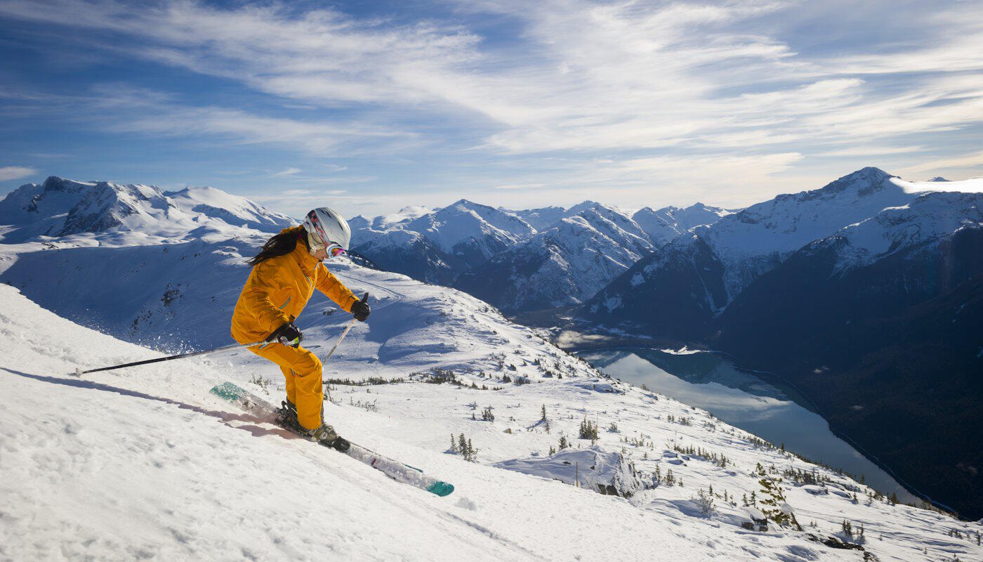Skifahrerin in British Columbia, Kanada Skifahrerin in British Columbia, Kanada