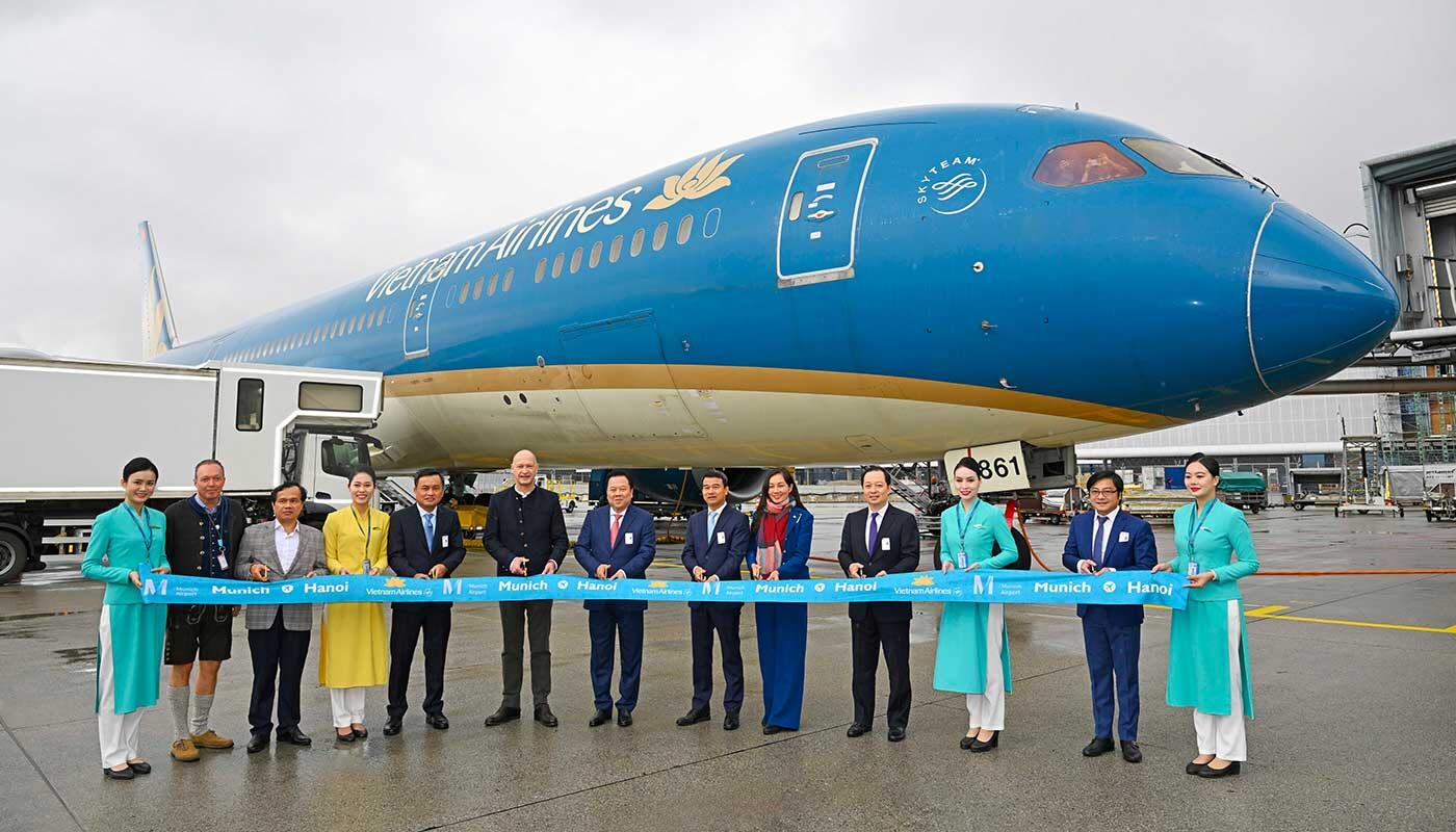 Vietnam   Airlines celebrated its premiere at Munich Airport with flights to Hanoi    and   Ho Chi Minh City Vietnam Airlines celebrated its premiere at Munich Airport with flights to Hanoi and Ho Chi Minh City