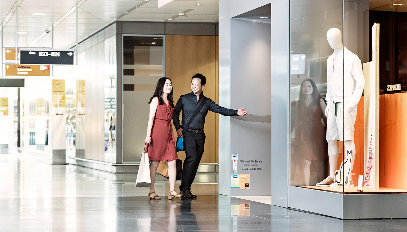 Chinese Shopping Assistants at Munich Airport Chinese Shopping Assistants at Munich Airport