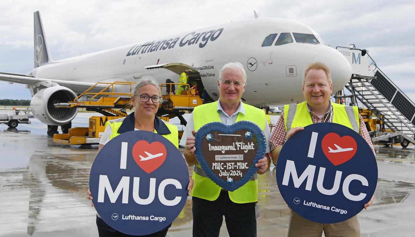 The first A321 freighter in Munich was welcomed by Katrin Schneider, the airline's Head of Sales in Munich, Ivo Seehann, Head of Hub Management in Munich, and Markus Heinelt, Director of Cargo Development at Munich Airport The first A321 freighter in Munich was welcomed by Katrin Schneider, the airline's Head of Sales in Munich, Ivo Seehann, Head of Hub Management in Munich, and Markus Heinelt, Director of Cargo Development at Munich Airport