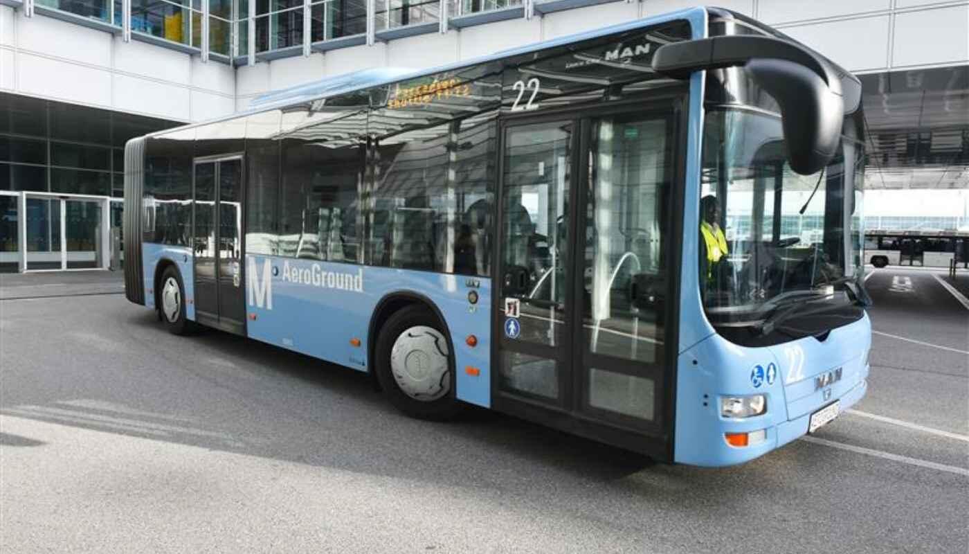 Shuttle-Bus Umsteigen zwischen Terminal 1 und Terminal 2