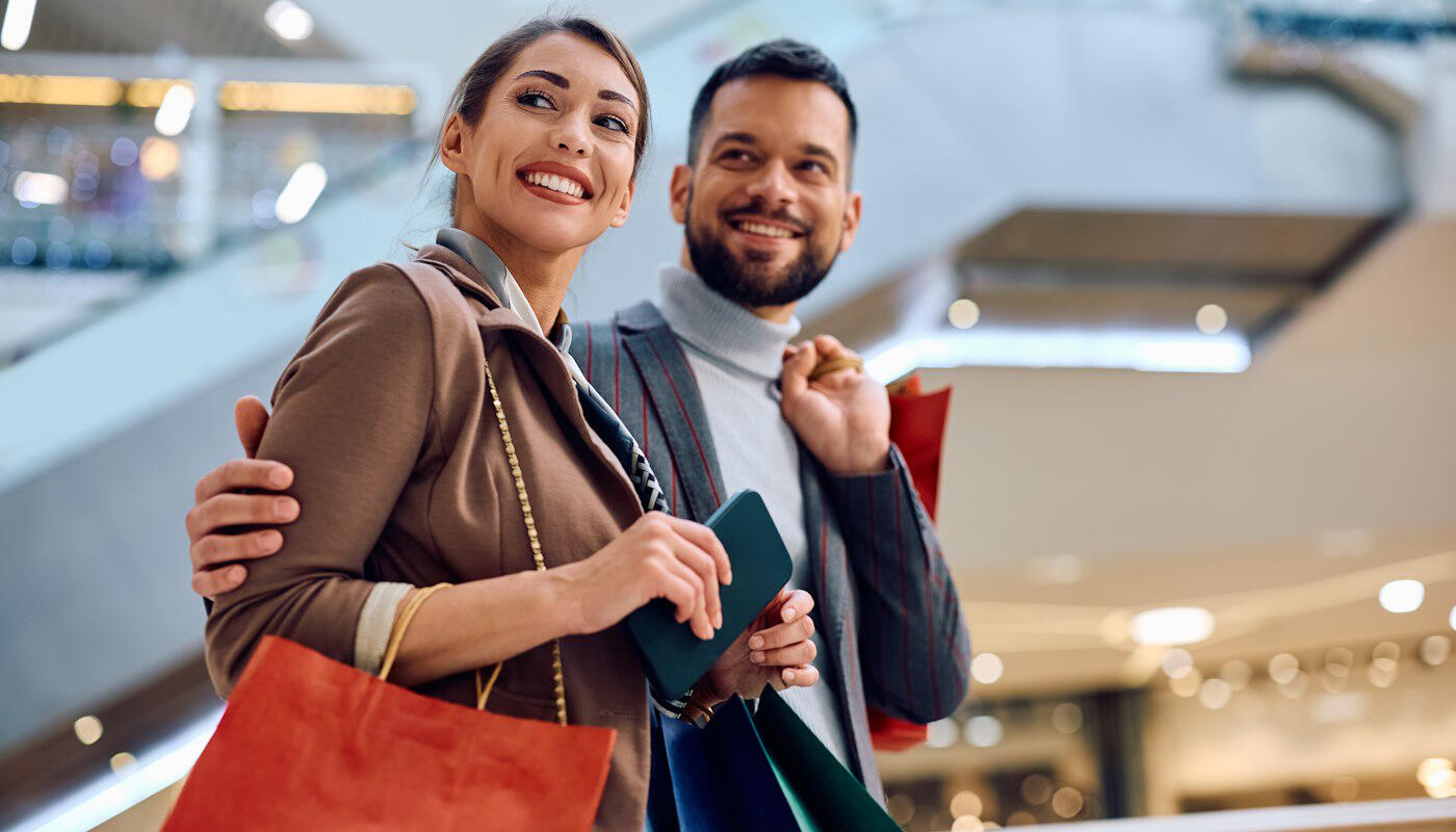 Paar beim Shoppen Paar beim Shoppen