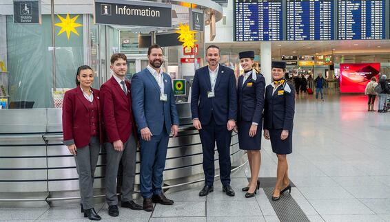 Einführung des Sunflower-Programms am Flughafen München (v. l. n. r.): Thomas Hoff Andersson, Geschäftsführer Aviation & Operation Flughafen München GmbH und Marcus Schnabel, Lufthansa Group, Vice President Ground Operations Hub MUC