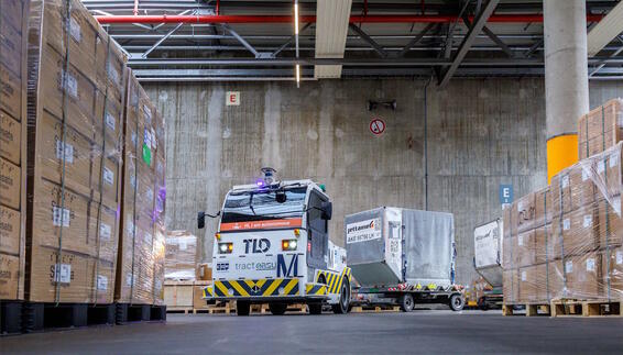 The autonomous tractor is designed to transport dollies from the freight hall to strategically placed airside collection points. 