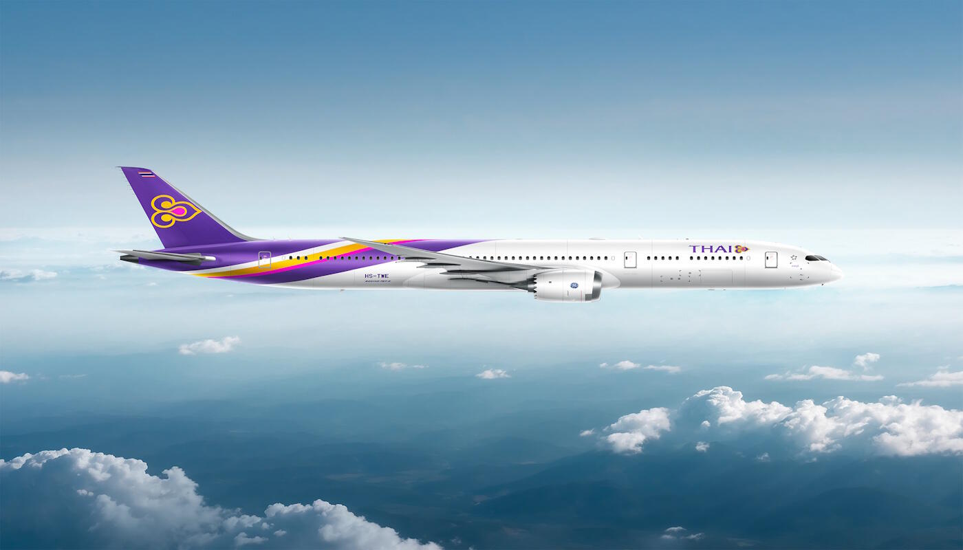 Eine Boeing von THAI AIRWAYS in den Wolken Eine Boeing von THAI AIRWAYS in den Wolken